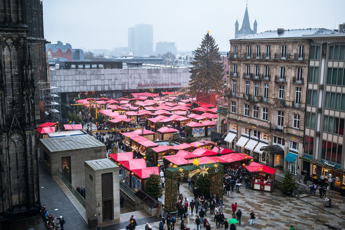 EdwinMuijderman's tweet photo. Deel twee van mijn korte verhaal 'Weihnachtsmarkt' staat nu online op https://t.co/VOFJL7qEaN. #schrijfopdracht #schrijversacademie https://t.co/DMj9kmhiKG