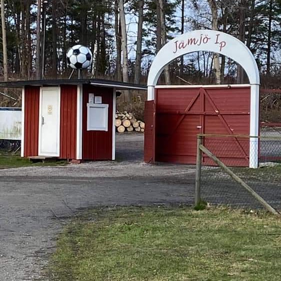 Jämjö IP är redo för att ta emot dagens spelande lag, FK Karlskrona - AFC Eskilstuna. Matchstart 14:30. Biljetter finns att köpa på plats! Varmt välkomna ⚽️💪🌞
