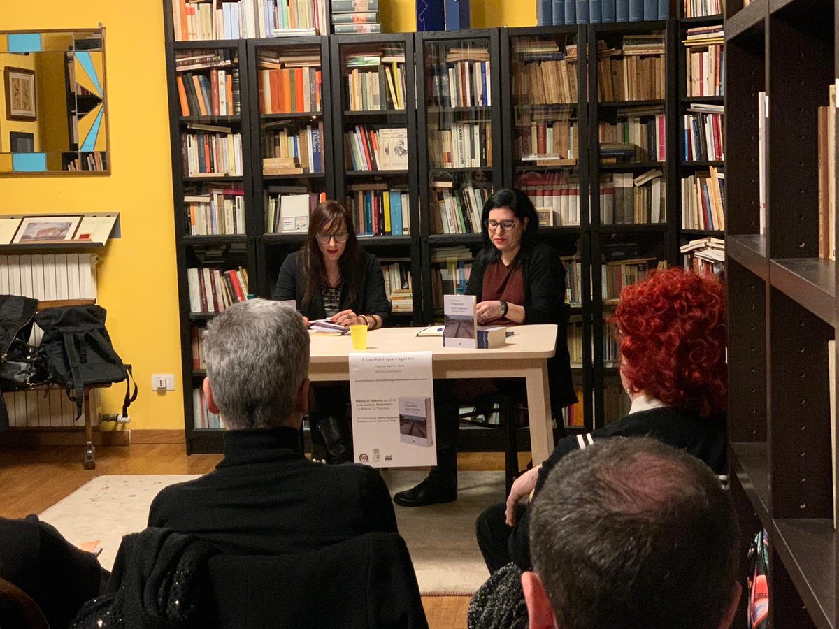 feliciabuonomo's tweet photo. La prima presentazione del mio libro “I bambini spaccapietre” (@AutAutEdizioni) è stata stupenda! Grazie a tutti! 

#condivido #gratitude a #CasaLettori @CasaLettori @LibriAmati https://t.co/kA5nWeMnPQ