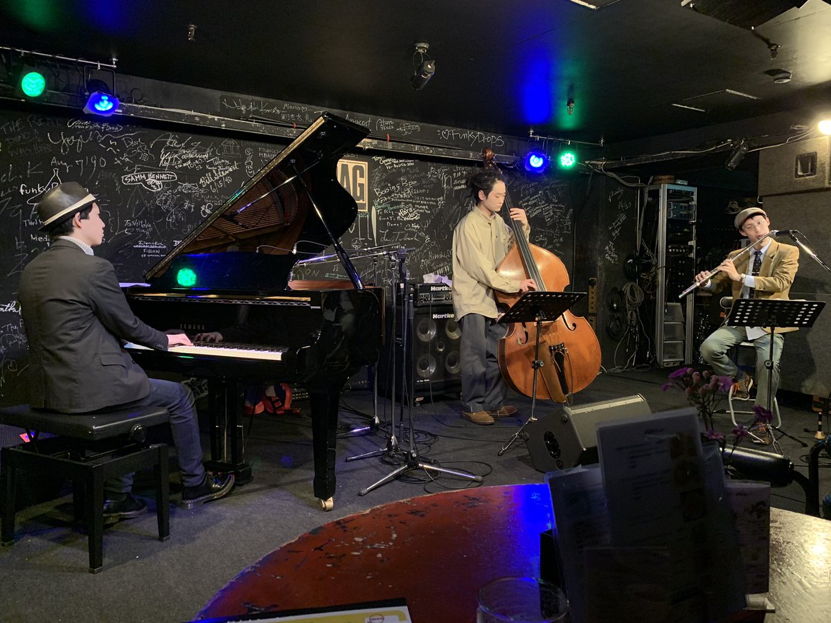 RudyDay19's tweet photo. ProjectALBA
Liveに来るたび良くなってる
この3人でやる雨支度は、やばいよ
反則ですな、良い曲過ぎ👍
#ProjectALBA https://t.co/McuwFieyVg
