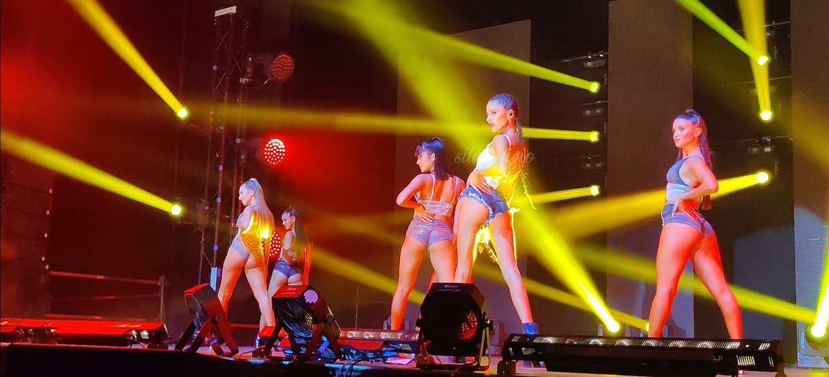 silviadigio's tweet photo. Bassano del Grappa, 22/02/2020 - @TiniStoessel @panchitocia #QuieroVolverTour #QuieroVolverTourEurope
#QVTBassanoDelGrappa

@marianaluciamuz @alestoeessel https://t.co/3k9IjnsBBp