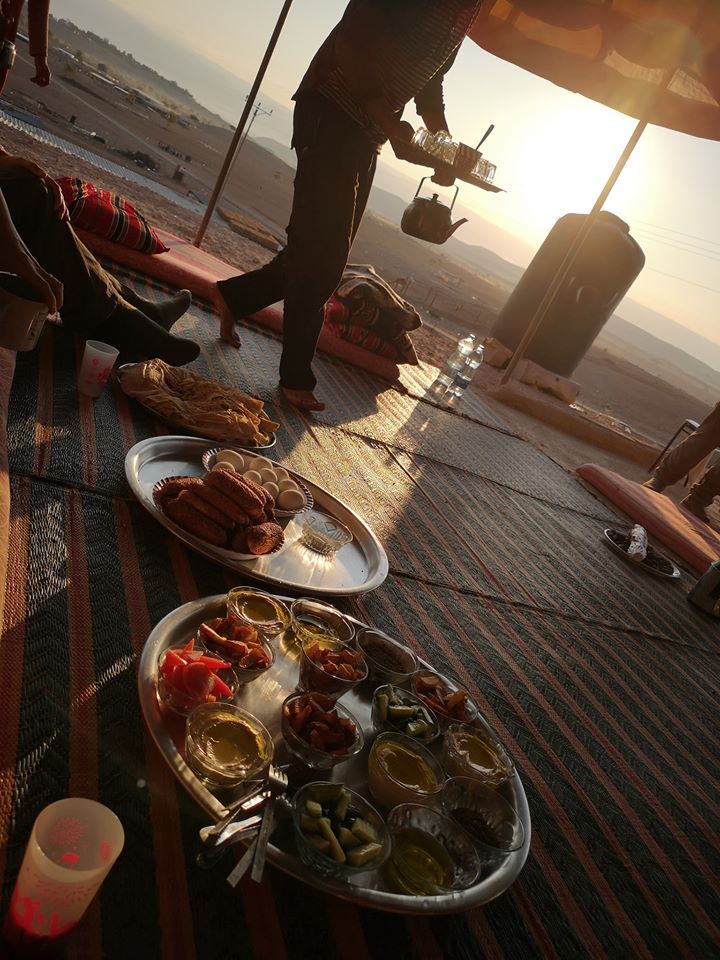 [Palestine] Apprécier l'hospitalité des bédouins et goûter au Proche-Orient...
#palestine #foodporn  #sunrise