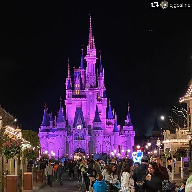 teamrundis's tweet photo. Spectators are lined up on Main Street USA waiting to cheer on all the great Princess Half Marathon runners! #TeamrunDisney #TrDRunningClub #runDisney #runDisneyLive
•
#repost @cjgosline
・・・
Perks of getting up early😊🏰 #cupcake #rundisney #prince… https://t.co/esU8VpRpJX https://t.co/u2M3usocQx