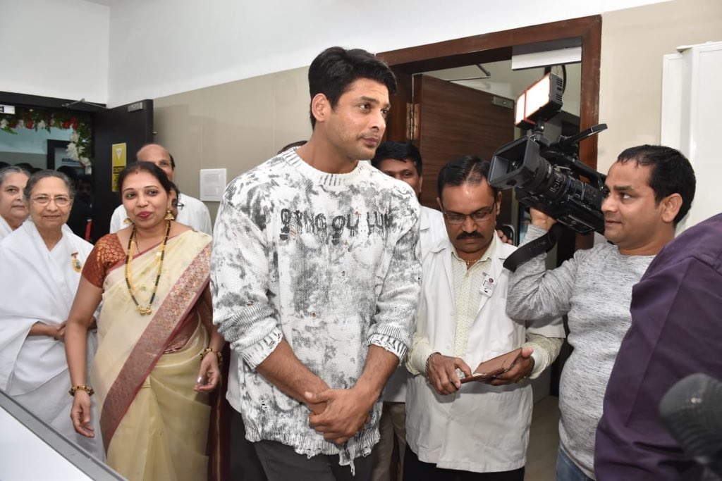 isalilsand's tweet photo. #SiddharthShukla inaugurates a hospital ward at the #BramahaKumari Hospital Foundation!! https://t.co/bVpk7c6LxL