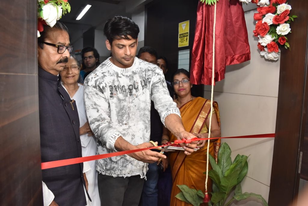 isalilsand's tweet photo. #SiddharthShukla inaugurates a hospital ward at the #BramahaKumari Hospital Foundation!! https://t.co/bVpk7c6LxL