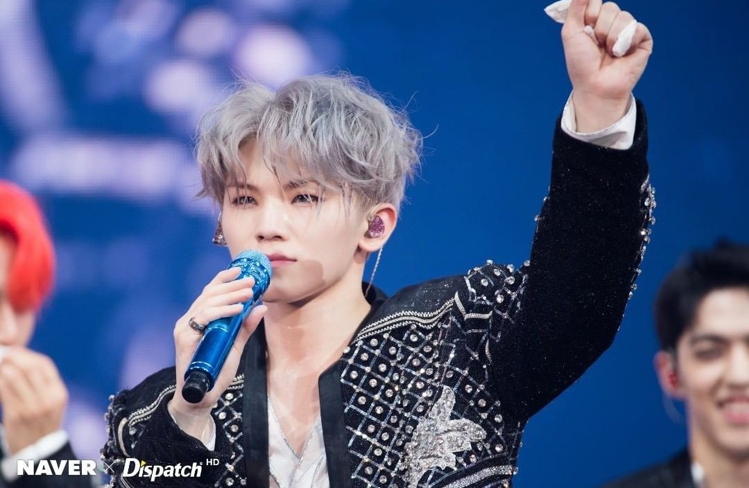 switchysoonie's tweet photo. guys this was when everyone was chanting 'vobo' and he looked so smiley until he gestured everyone to be quiet and had this face and I LOST IT  I wish I could be told to SHUT UP by ljh again 🥵🥵🥵🥵🥵 https://t.co/rDygaqLM0N