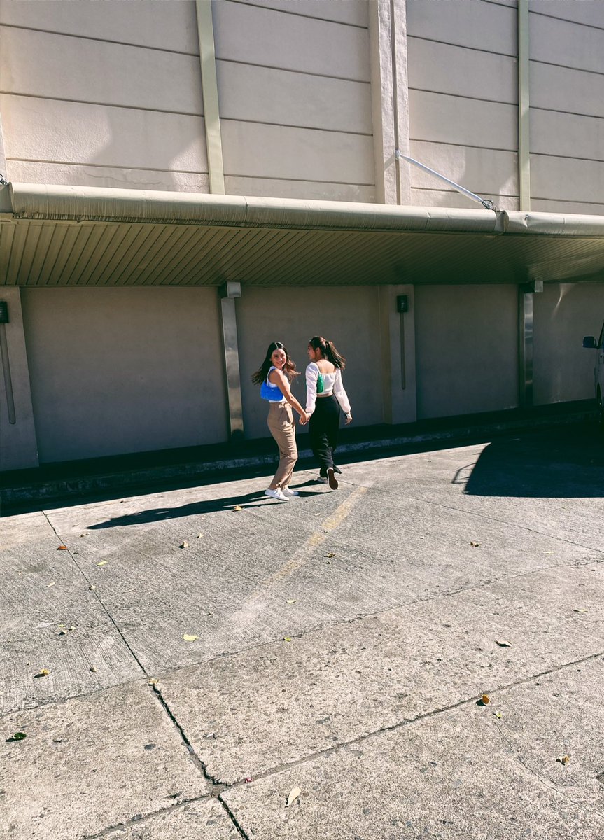 magsford_'s tweet photo. on the way to our getaway car. https://t.co/4p9Hti9hnf
