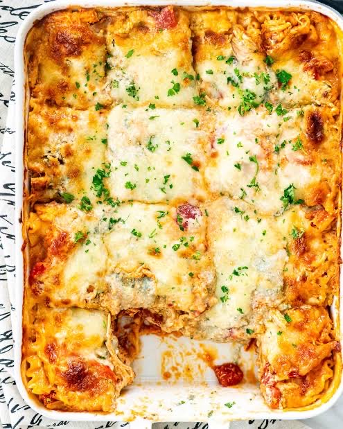 LasagnaDaily's tweet photo. Are you lasagna? Cuz I love every layer of your personality~ https://t.co/HSpakvj5J6