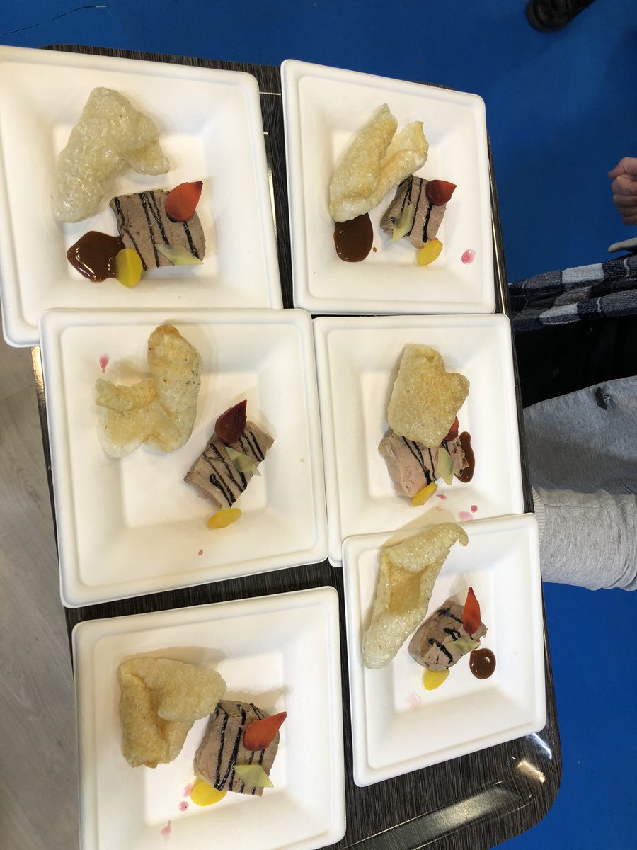 Agridemain's tweet photo. Beaucoup de monde avec @QAurousseau @Karine_6319 @agritof60 pour deguster le plat de @genelettiphilip au @Salondelagri https://t.co/JiFIq9cgUS