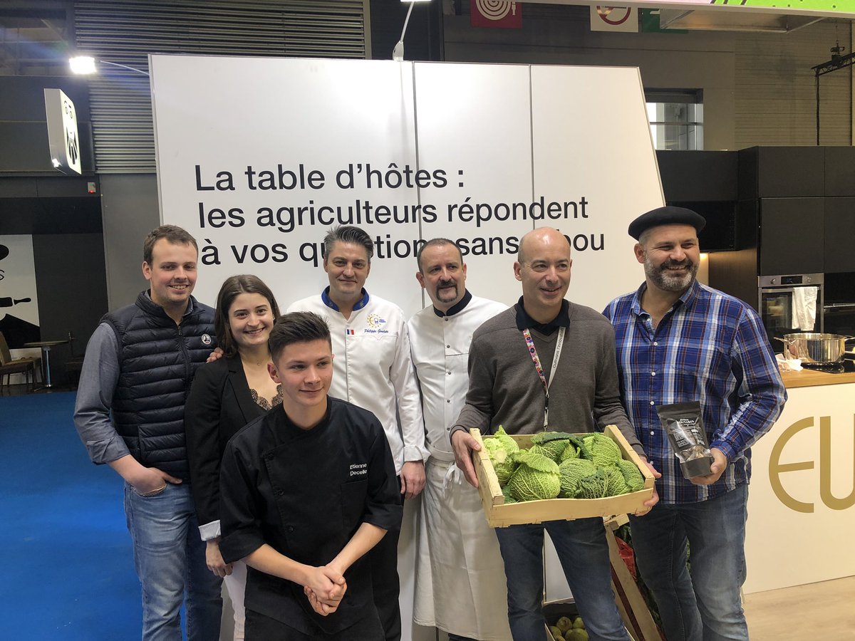 Agridemain's tweet photo. Beaucoup de monde avec @QAurousseau @Karine_6319 @agritof60 pour deguster le plat de @genelettiphilip au @Salondelagri https://t.co/JiFIq9cgUS