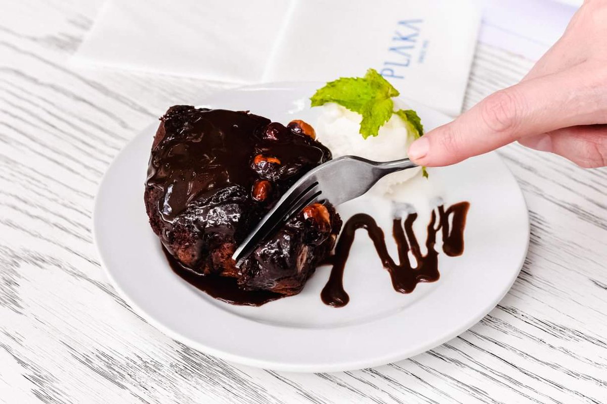 PlakaSA's tweet photo. Who could say no to a chocolatey, nutty, fudgy brownie with vanilla ice cream? No really, WHO? 🤤 https://t.co/wXGHdSfCGA