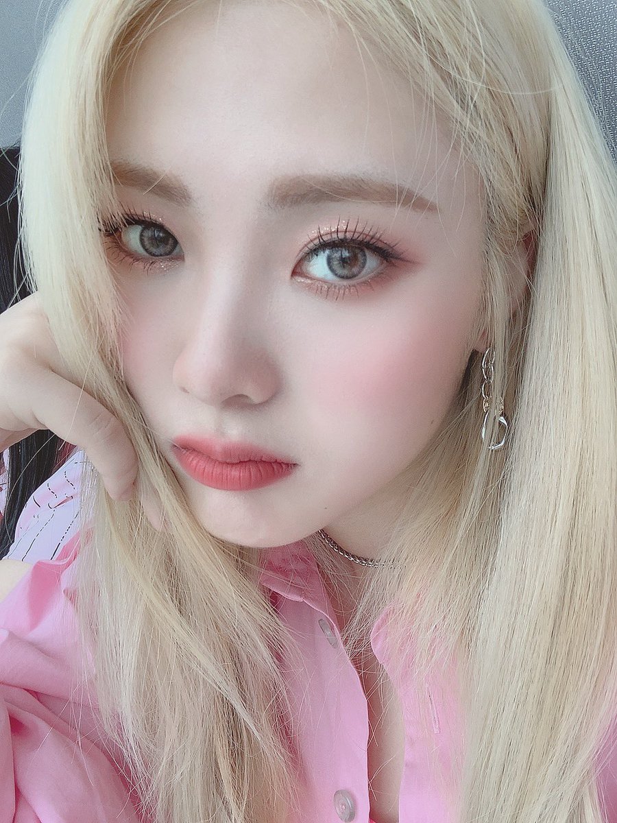 WekiMeki's tweet photo. DAZZLE DAZZLE✨
첫주 고생많았어요 우리♥︎
#힘내자 !o!#DAZZLEDAZZLE #🌙 https://t.co/kLDR5wDEAn