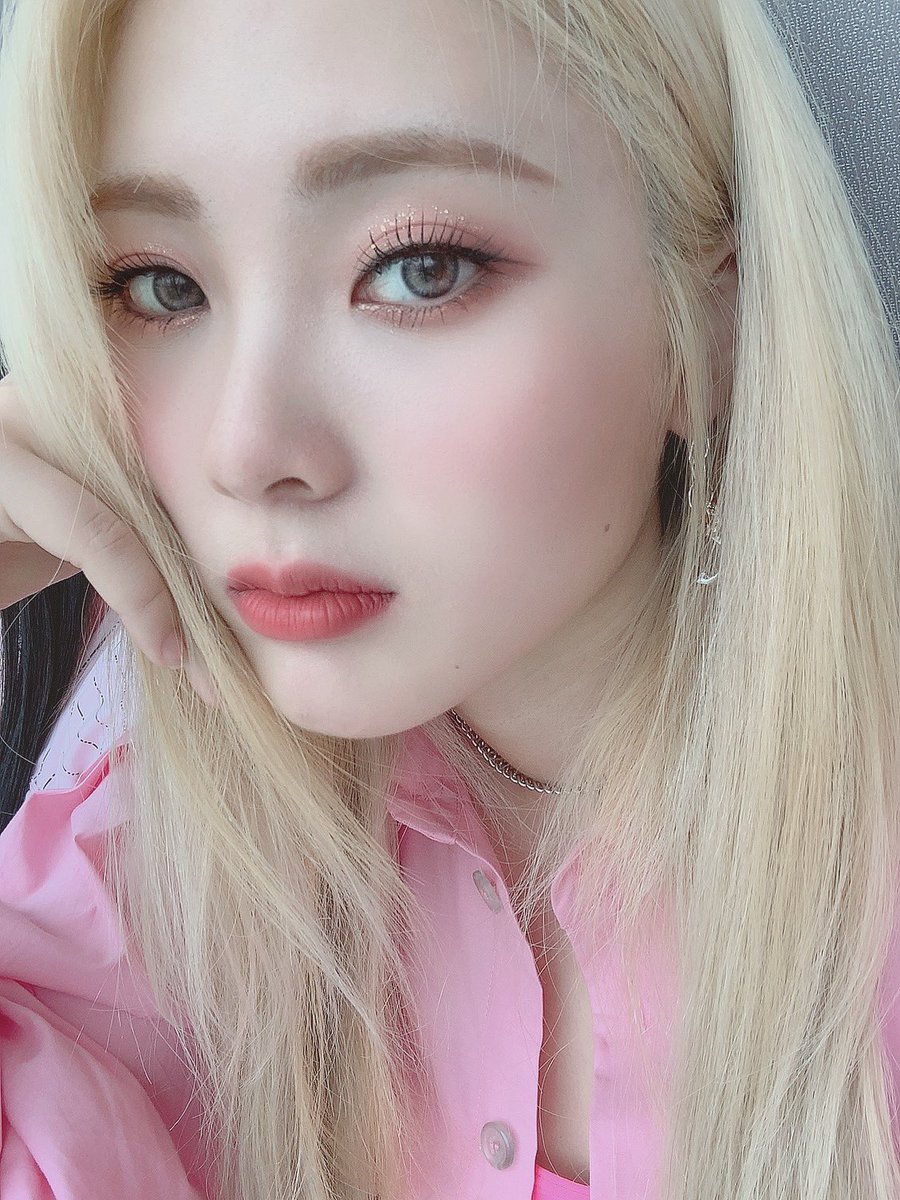 WekiMeki's tweet photo. DAZZLE DAZZLE✨
첫주 고생많았어요 우리♥︎
#힘내자 !o!#DAZZLEDAZZLE #🌙 https://t.co/kLDR5wDEAn
