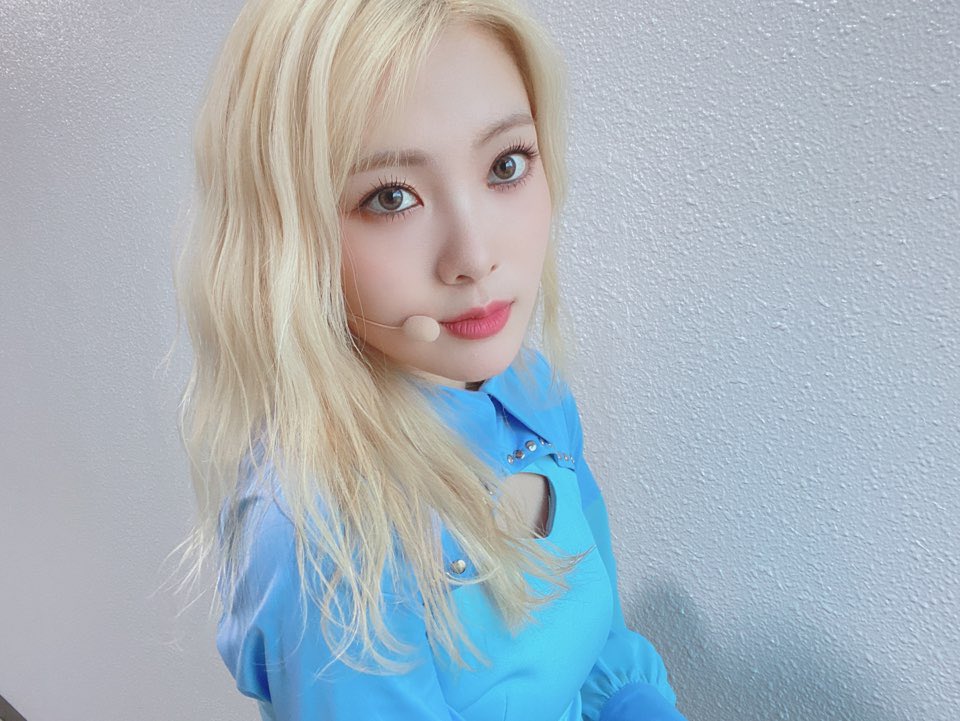 WekiMeki's tweet photo. DAZZLE DAZZLE✨
첫주 고생많았어요 우리♥︎
#힘내자 !o!#DAZZLEDAZZLE #🌙 https://t.co/kLDR5wDEAn