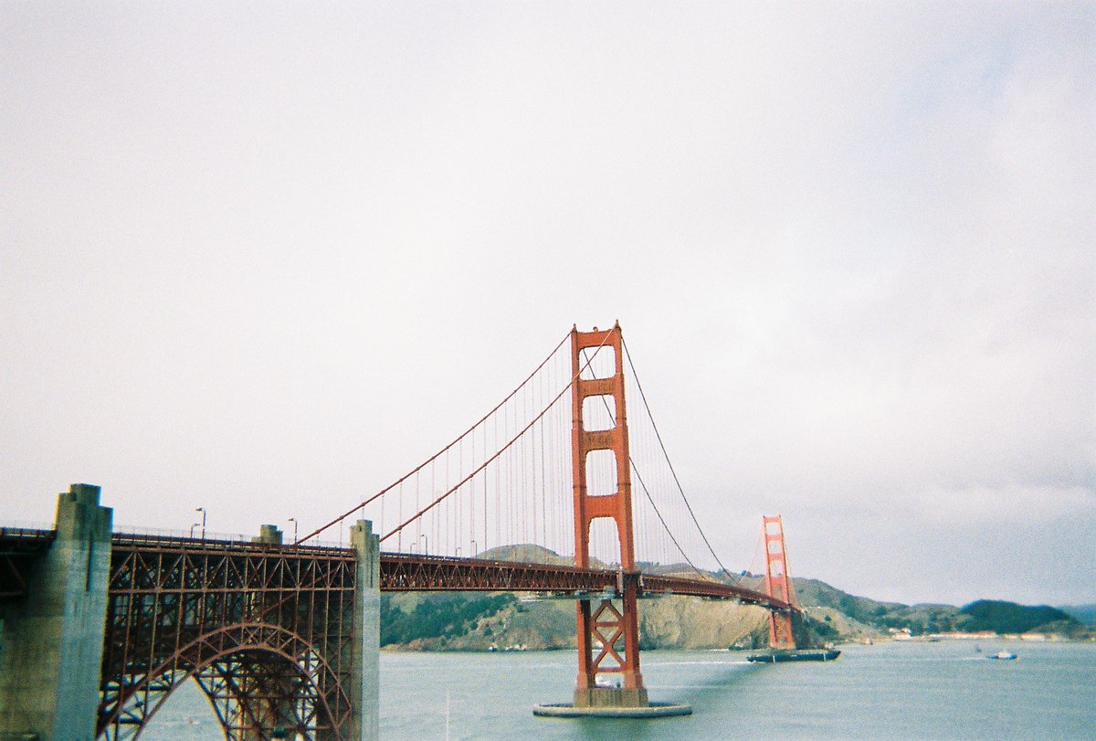 thiswang's tweet image. ตอนไปเมกา อยากลองเล่น #กล้องฟิล์ม เลยซื้อ #Kodakdaylight กล้องแบบใช้แล้วทิ้งมา เอาจริงว่าคุณภาพเกินเรื่องมาก ใครอยากเริ่มเล่น แนะนำเลย ขนาดถ่ายตอนมืดแล้วยังออกมาสวยทั้งๆ ที่ไม่มีแฟลช และนี่คือจุดเริ่มต้นของการเล่นกล้องฟิล์มแบบจริงจัง ซึ่งตอนนี้ซื้อฟิล์มไม่หยุดจนเพื่อนด่าแร้วววแง้