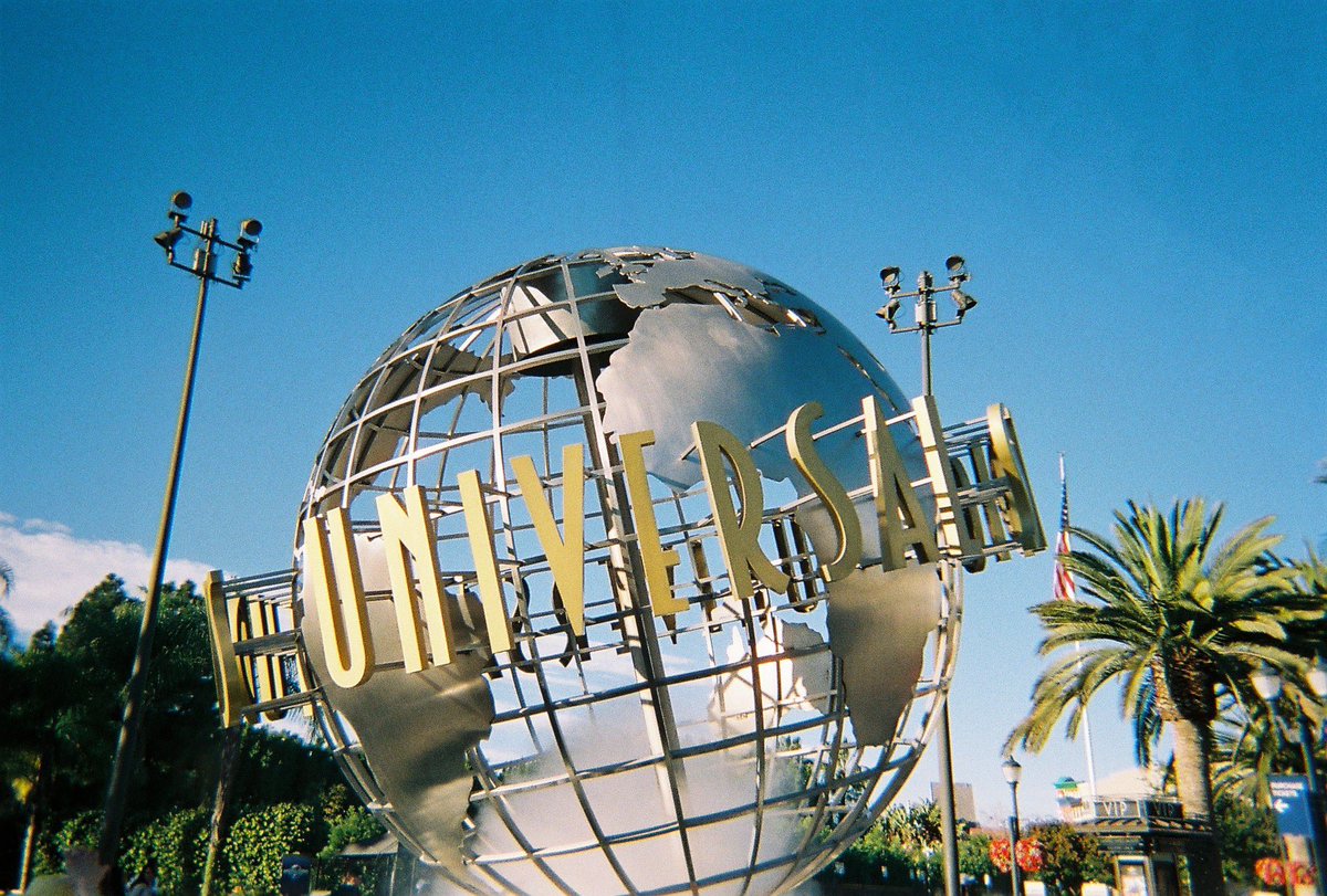 thiswang's tweet image. ตอนไปเมกา อยากลองเล่น #กล้องฟิล์ม เลยซื้อ #Kodakdaylight กล้องแบบใช้แล้วทิ้งมา เอาจริงว่าคุณภาพเกินเรื่องมาก ใครอยากเริ่มเล่น แนะนำเลย ขนาดถ่ายตอนมืดแล้วยังออกมาสวยทั้งๆ ที่ไม่มีแฟลช และนี่คือจุดเริ่มต้นของการเล่นกล้องฟิล์มแบบจริงจัง ซึ่งตอนนี้ซื้อฟิล์มไม่หยุดจนเพื่อนด่าแร้วววแง้