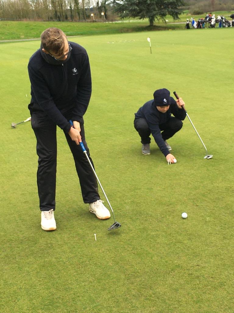 Kent_Golf_'s tweet photo. A full day of training and development for the Kent Under 14’s squad. A huge thank you to The @LondonGolfClub for kindly hosting the squad and allowing use of their facilities with Coach @ppgolfnut Peter Parks 🏌🏻‍♂️⛳️🎉 

#countygolf #kentgolf #juniorgolf #instagolf #growingthegame https://t.co/LM7PTx5Atv