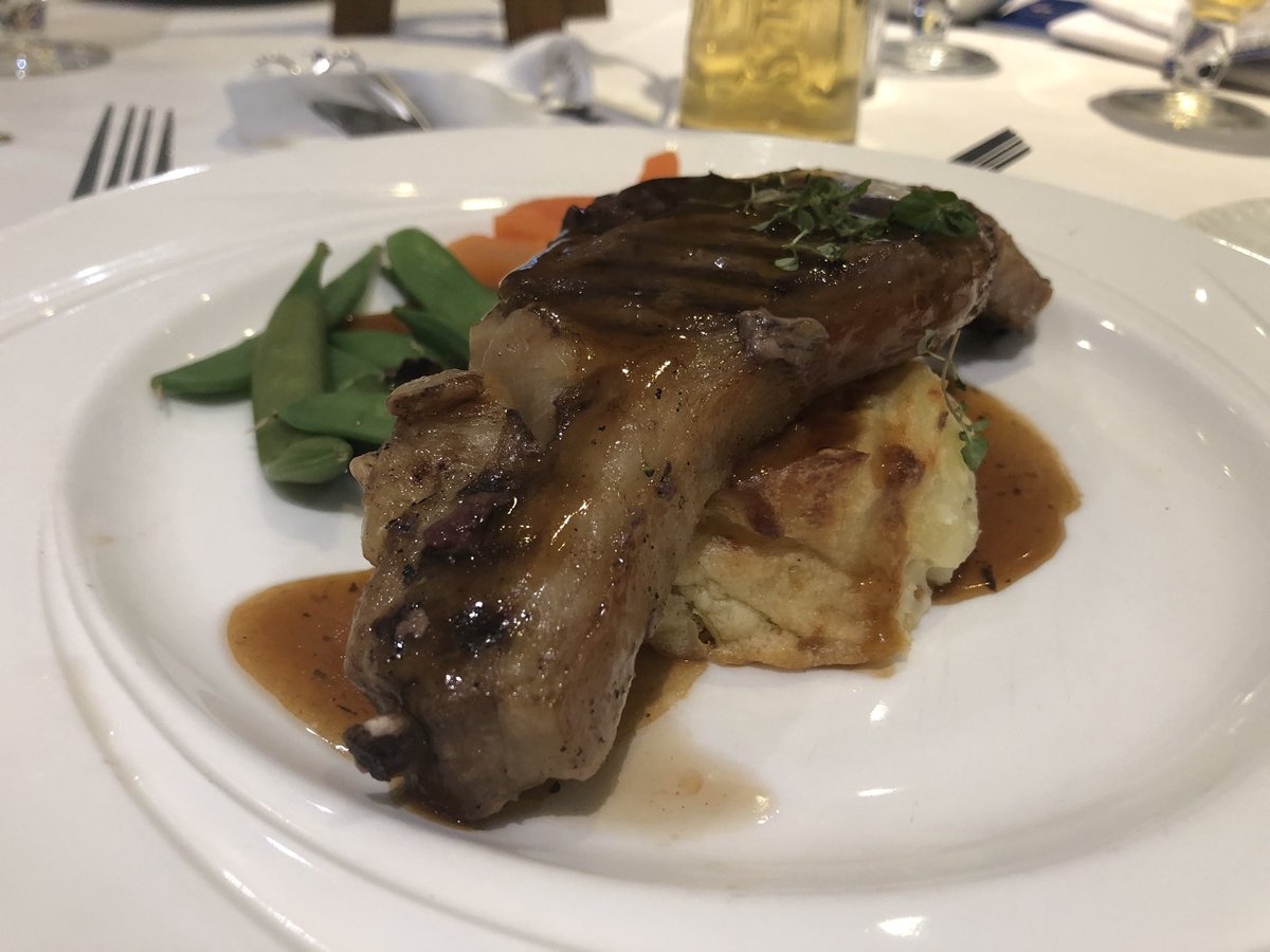 DrSimonsTravels's tweet photo. Decent bit of grub at Elland Rd yesterday #JamSponge https://t.co/oMWIfgHOtj