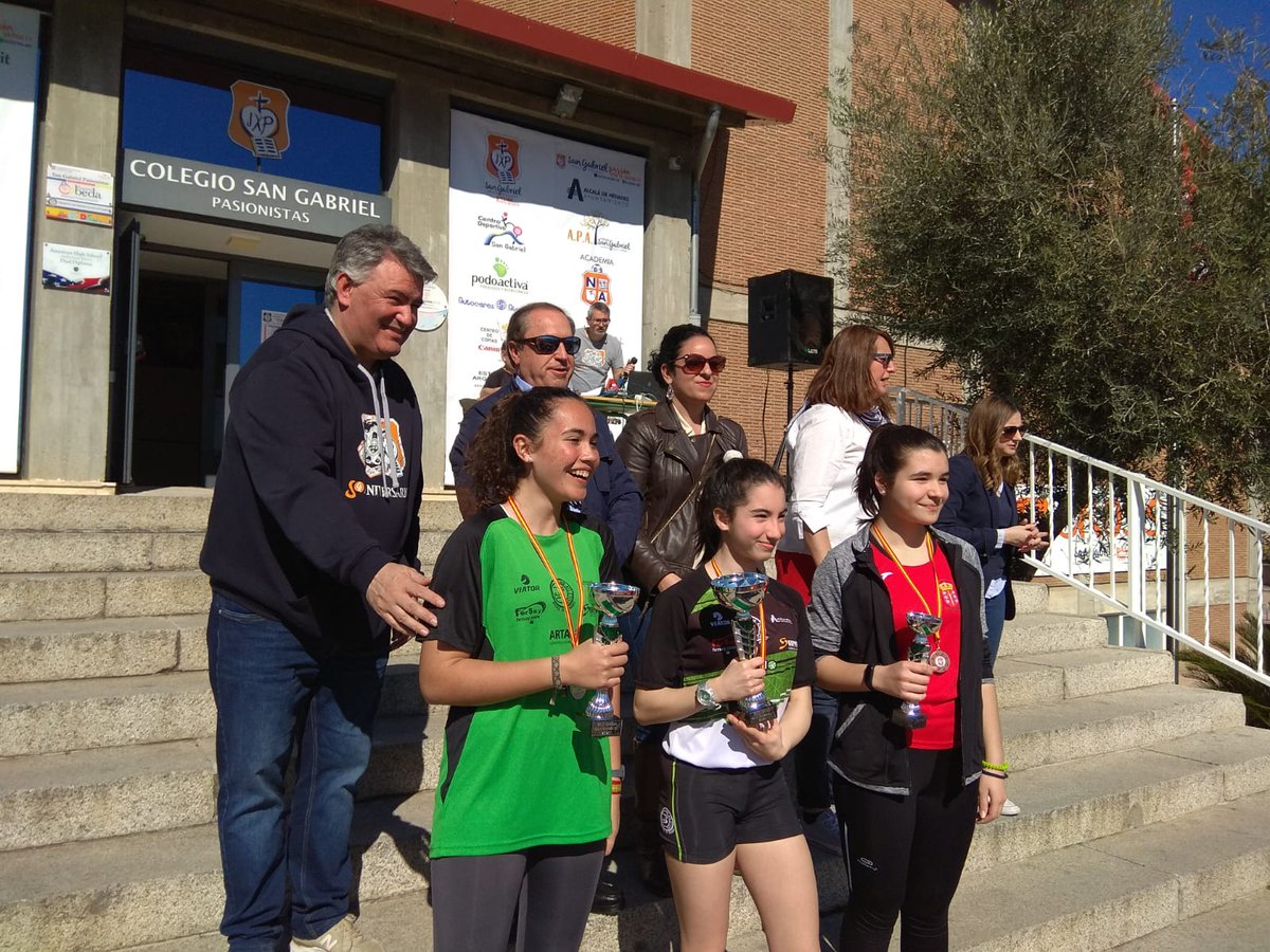 AytoAlcalaH's tweet photo. 📸 @diana_diaz_pozo y @Carlos_GRAlcala participan en la entrega de trofeos del XLII Cross @SGabrielAlcala @DeportesSanGa

#AlcaláEsDeporte https://t.co/pVoay84YRM
