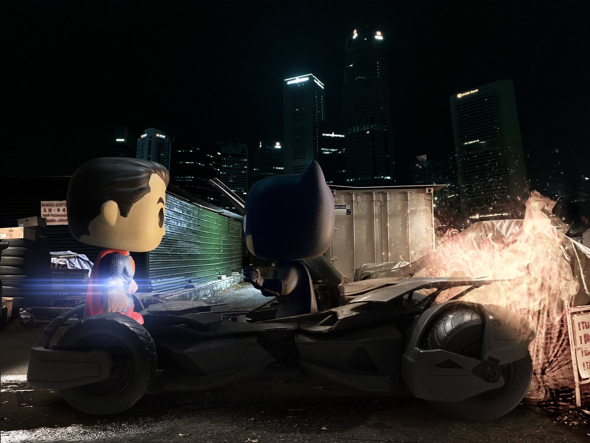 takahan_artist's tweet photo. “Tell me, do you bleed?”
A toy photography by me :D
#bvs #batmanvsuperman #benaffleck #henrycavill #filmlanguageoftakahan #thefilmlanguageoftakahan #takahan #takaverse #funko #dceu #zacksnyder #supportdcfilms @zacksnyder @ClayEnos @BenAffleck https://t.co/Q51LV187Pl