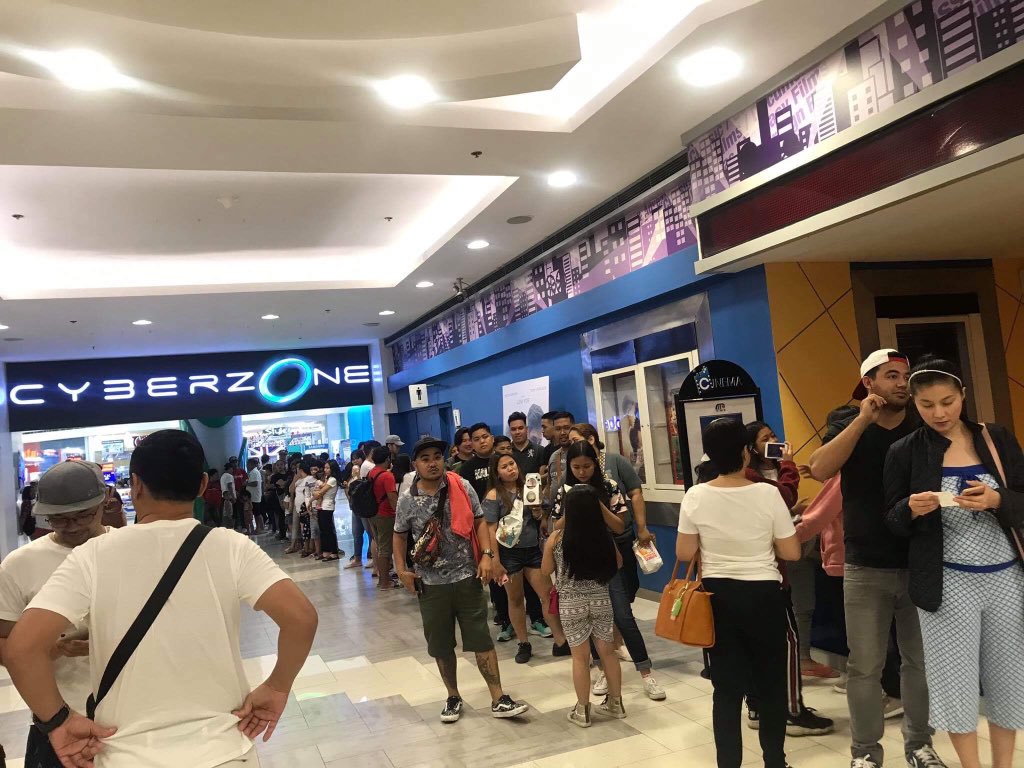 vroom_____'s tweet photo. #JamesAndPatAndDave Screening tonight at @smmolino #JPDFamSunDATE @iamAndalioLoisa @StarCinema @TheodoreBoborol https://t.co/CqpZDGd019