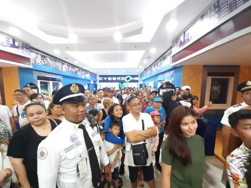 vroom_____'s tweet photo. #JamesAndPatAndDave Screening tonight at @smmolino #JPDFamSunDATE @iamAndalioLoisa @StarCinema @TheodoreBoborol https://t.co/CqpZDGd019