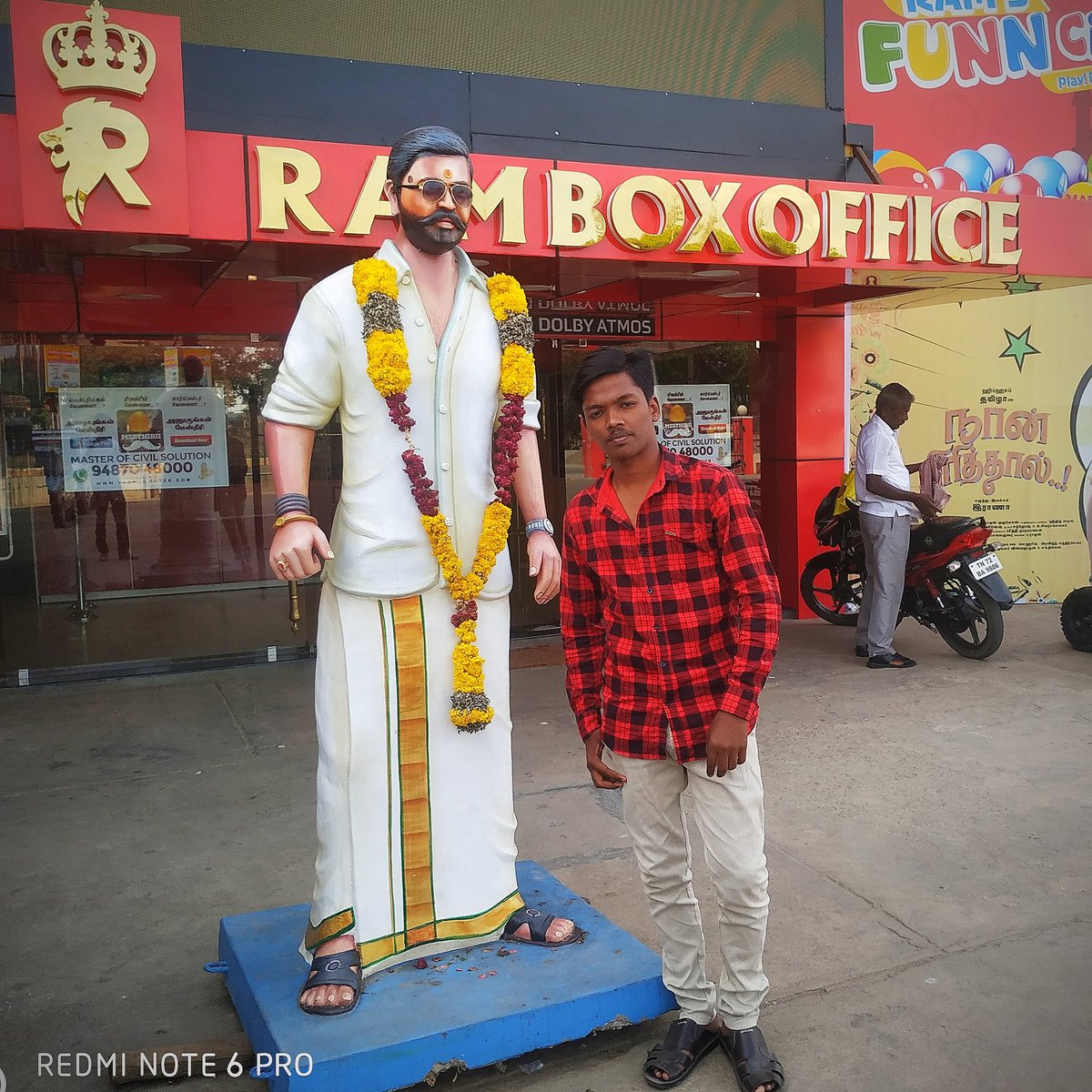Mohamed_SJameel's tweet photo. Today click at dhanush Anna strachu in @RamCinemas @dhanushkraja #Karnan #dhanush #ImageAwards #d40firstlookupdate #D40 https://t.co/ZRts93QrqA