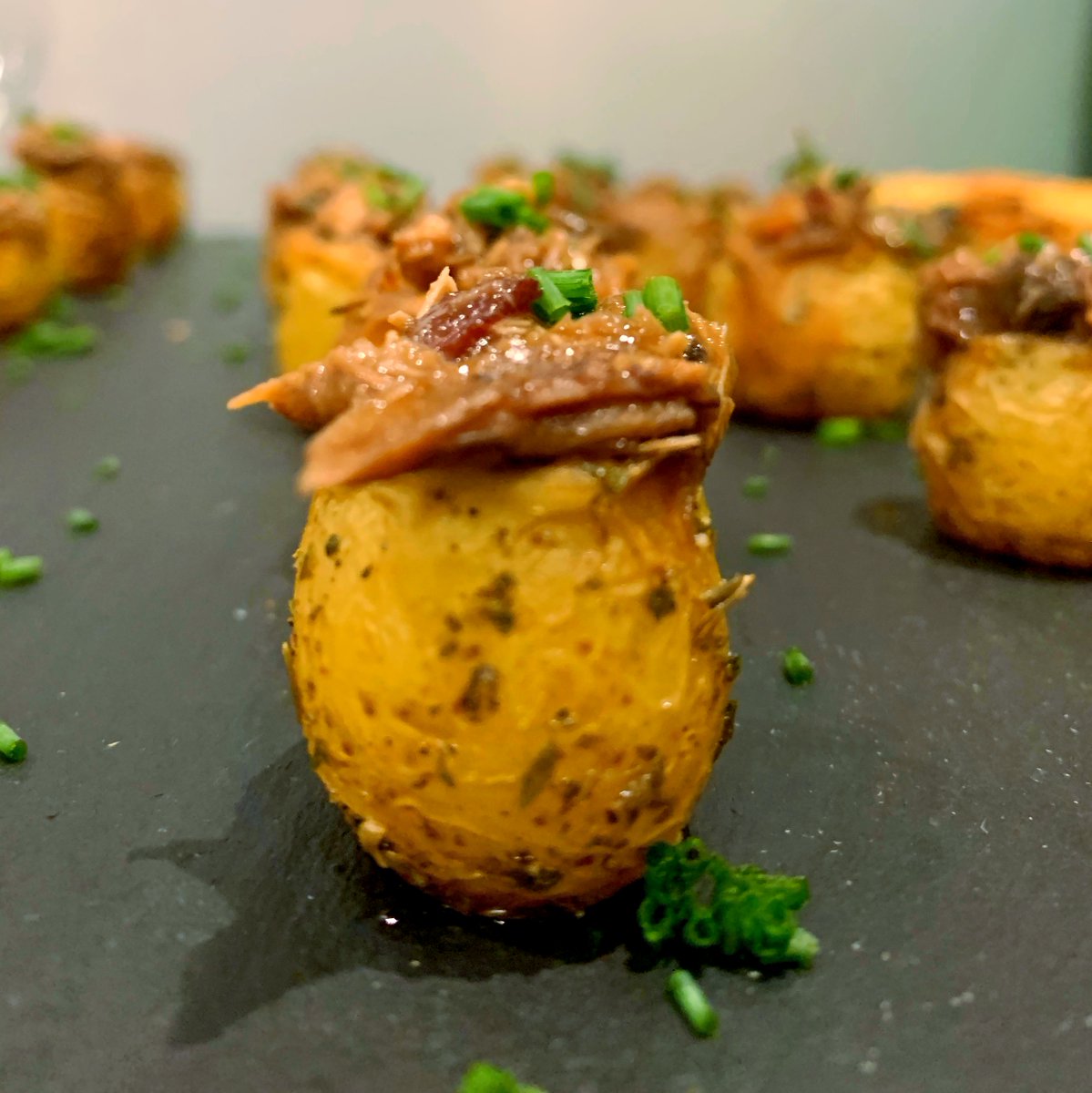 HannibalBrown's tweet photo. Mini roast potato cup with game stew - I wonder how I can make that Asian themed for the Spring Tasting event...
https://t.co/vgeB9TomLA
#winetasting #foodpairing #wimbledon #wimbledonwineevent #foodie #springtasting https://t.co/QtJbD44WEc