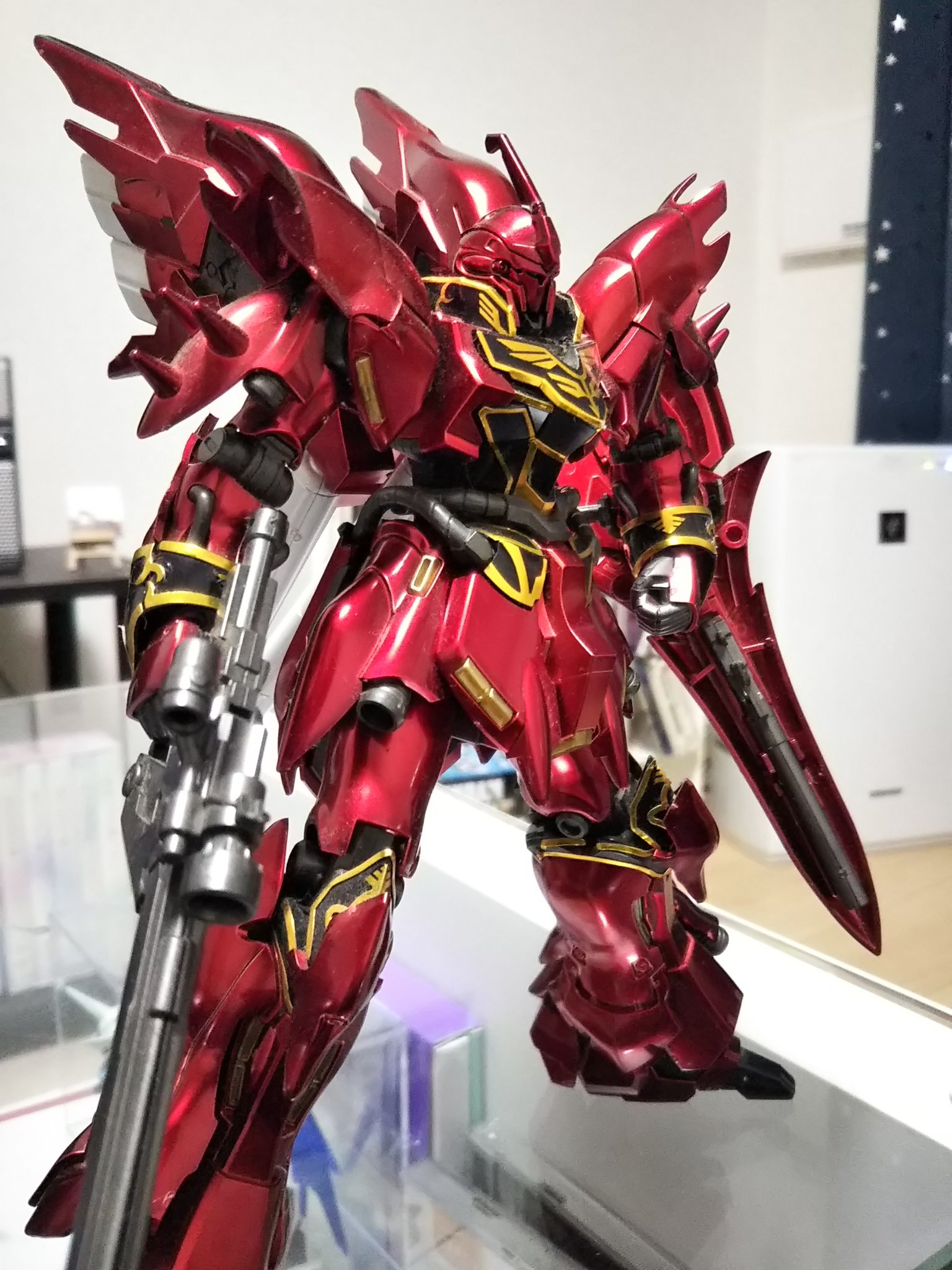 じま Ac7 メルカリで完成品の ガンプラ を売り飛ばすために実家からいくつか持って帰ってきた シナンジュかっこいいよねーこれチタニウムフィニッシュverだから6000円くらいしたなぁそういえば T Co Inqadeelmc Twitter