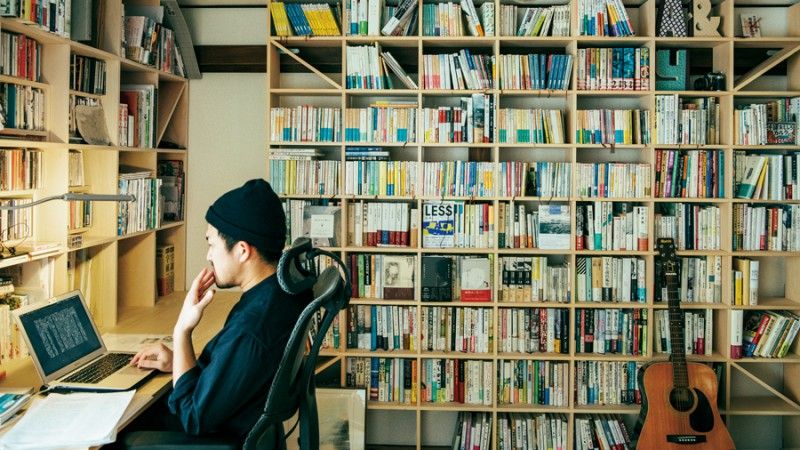 集英社uomo ウオモ 編集部 A Twitteren 自宅を愛してやまない男たちの自宅はどんな 場 なのか 小説家 滝口悠生さんが作ったのは 大量の本が収納できる仕事部屋だった T Co L4amjxeiyb