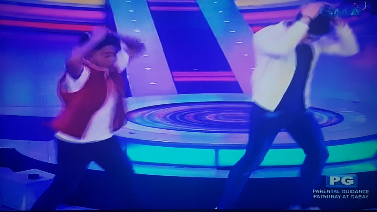 ALDENaticsPamp's tweet photo. Showdown!

@aldenrichards02 
#SayoAngCenterstage 
#AldenRichards https://t.co/ZCuHOhcgas