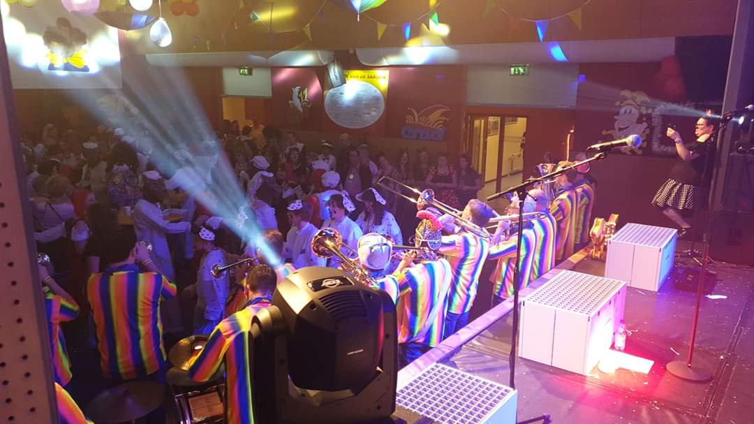 Carnaval bij de Sassemse Saksen. Het was weer een topavond in <a href="/onderdaktheater/">Theater 't Onderdak</a>