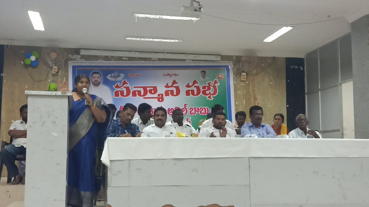 Drghantasalavl's tweet photo. కర్నూలు లో జరిగిన AFCOF(The Andhrapradesh State Fishermen Cooperative Societies Federation Limited) చైర్మన్ కొండూరు అనిల్ బాబు గారి సన్మాన కార్యక్రమంలో పాల్గొన్న 'జాతీయ మత్స్యకార సంఘం' రాష్ట్ర మహిళ అధ్యక్షురాలు మరియు జనసేన పార్టీ నాయకురాలు #ఘంటసాలవెంకటలక్ష్మి https://t.co/zJc4x50wBu