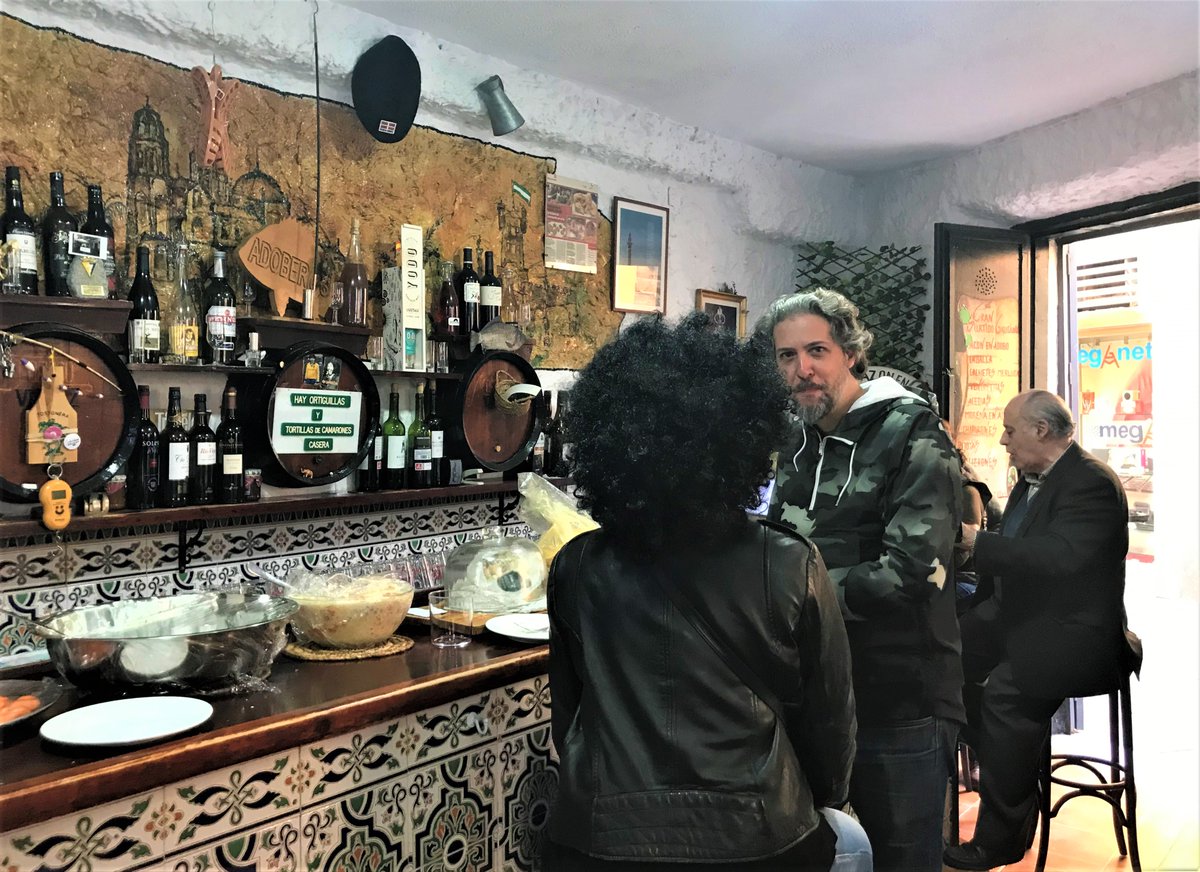 RenoirGuides's tweet photo. #Adalucía #Cádiz #Bodeguita #ElAdobo 
This is a quirky family-owned place with no English and no menus. Try
#Boquerones al limón
#Moreno en #adobo (marinated #morayeel)
#Tomates con #Melva (a fat, tuna-like, #mackerel)
A proper local restaurant. https://t.co/KRDSk1OD3F