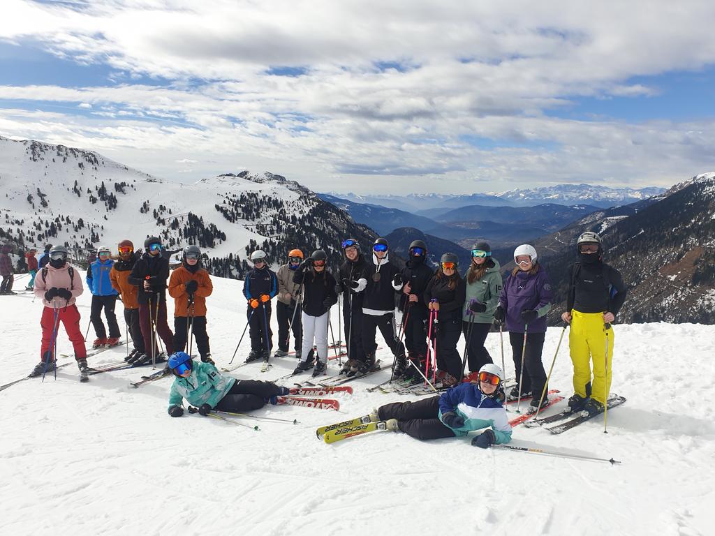 SportsGkc's tweet photo. Fantastic first morning on the slopes! For some students it's their first experience on real snow! Progression is going well! @GKCollege @Skisupremeuk https://t.co/apmCDyJish