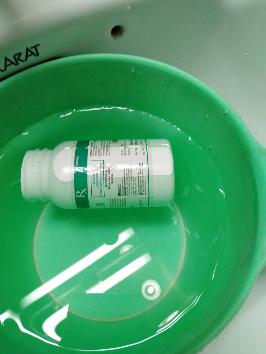 PosiDude11's tweet photo. Bros, if you need to reuse your empty arv bottles and want to easily remove the label, just soak it in water overnight (or longer). Madali na matatanggal yung label 🤓🤓🤓 https://t.co/X0qgmZQtAa