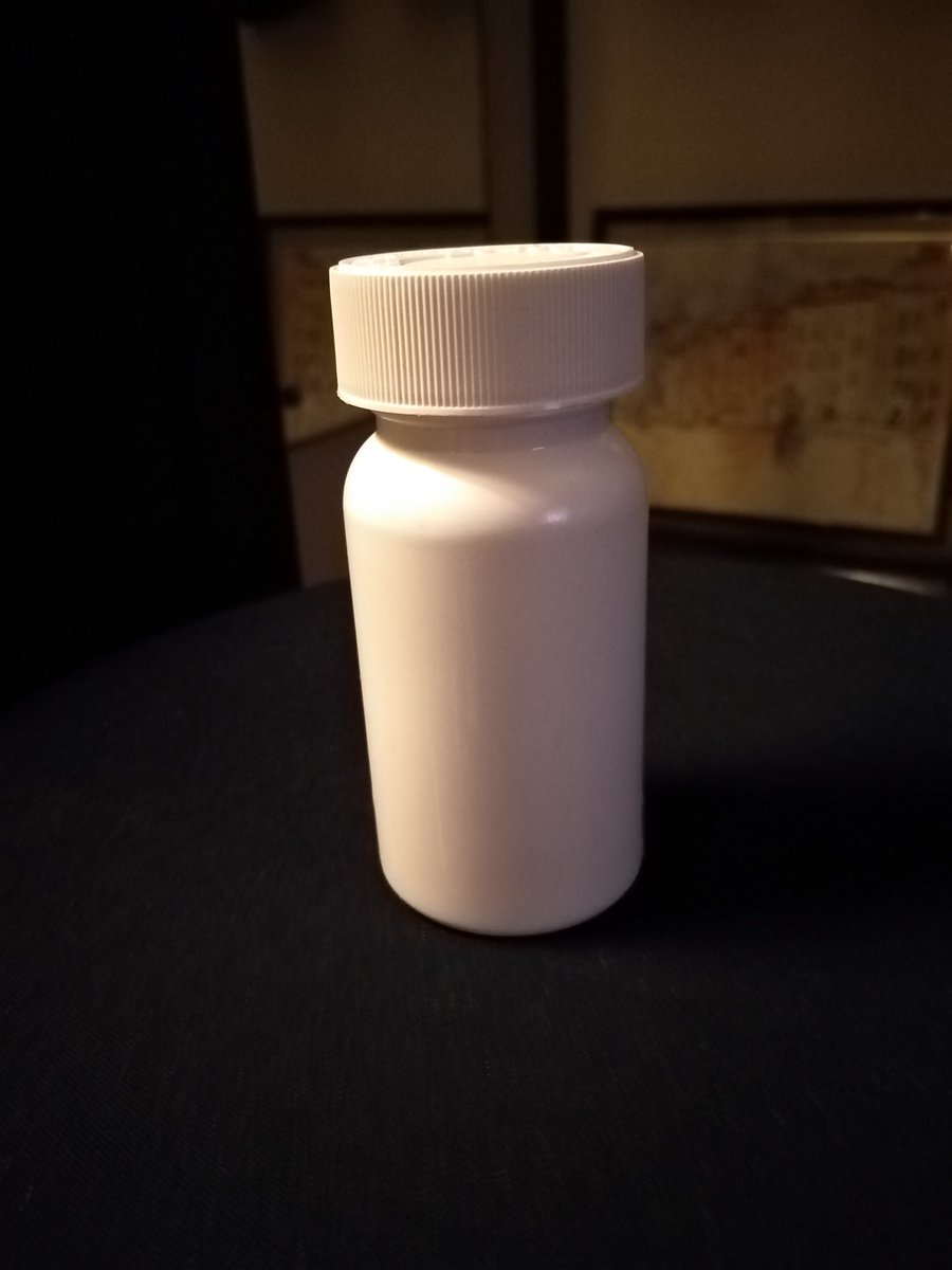 PosiDude11's tweet photo. Bros, if you need to reuse your empty arv bottles and want to easily remove the label, just soak it in water overnight (or longer). Madali na matatanggal yung label 🤓🤓🤓 https://t.co/X0qgmZQtAa