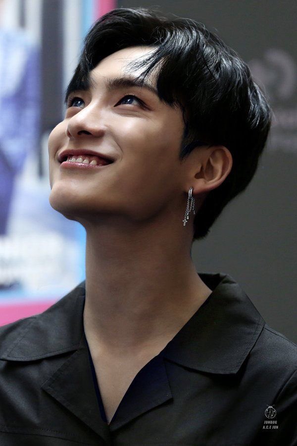 zmariecos's tweet photo. Thankyou for being a beam of light.
You are so strong and you have accomplished so much with A.C.E and Choice behind you. We are so lucky to have such a star for our leader, we love you so much and we are so proud of you β£οΈ#CallinLeaderJun #ThankYouACE @official_ACE7 https://t.co/AUjUFs4zsb