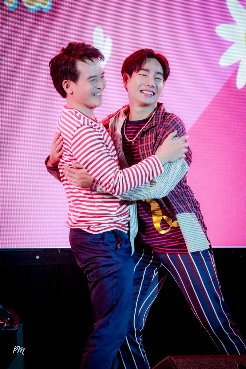 PePPerMinTzzzz's tweet photo. พี่ตองและพิคคี้บูบู เคมีคู่นี้เข้ากันได้น่ารักมากๆ 🤭🤭🤭
#เป๊กผลิตโชค
#PeckPalitchoke
#KohFunRunxPECK
#โก๋แก่ลันเตาxPeck
#palitgallery
#PMzPHOTO https://t.co/mEQ5dqCpd9