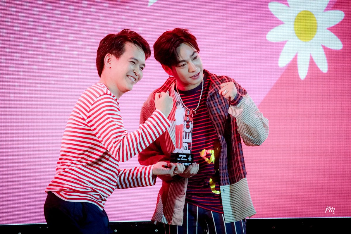 PePPerMinTzzzz's tweet photo. พี่ตองและพิคคี้บูบู เคมีคู่นี้เข้ากันได้น่ารักมากๆ 🤭🤭🤭
#เป๊กผลิตโชค
#PeckPalitchoke
#KohFunRunxPECK
#โก๋แก่ลันเตาxPeck
#palitgallery
#PMzPHOTO https://t.co/mEQ5dqCpd9
