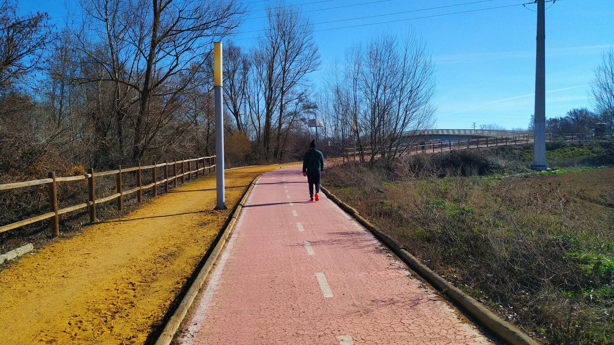 DescubreCadaDia's tweet photo. Paseíto mañanero por la senda a orillas de los ríos #duerna y #tuerto que junto al #orbigo son los que bañan las tierras de @AytoLaBaneza 
Por la tarde toca @CarnavalBaneza https://t.co/ndi0nOyA6n