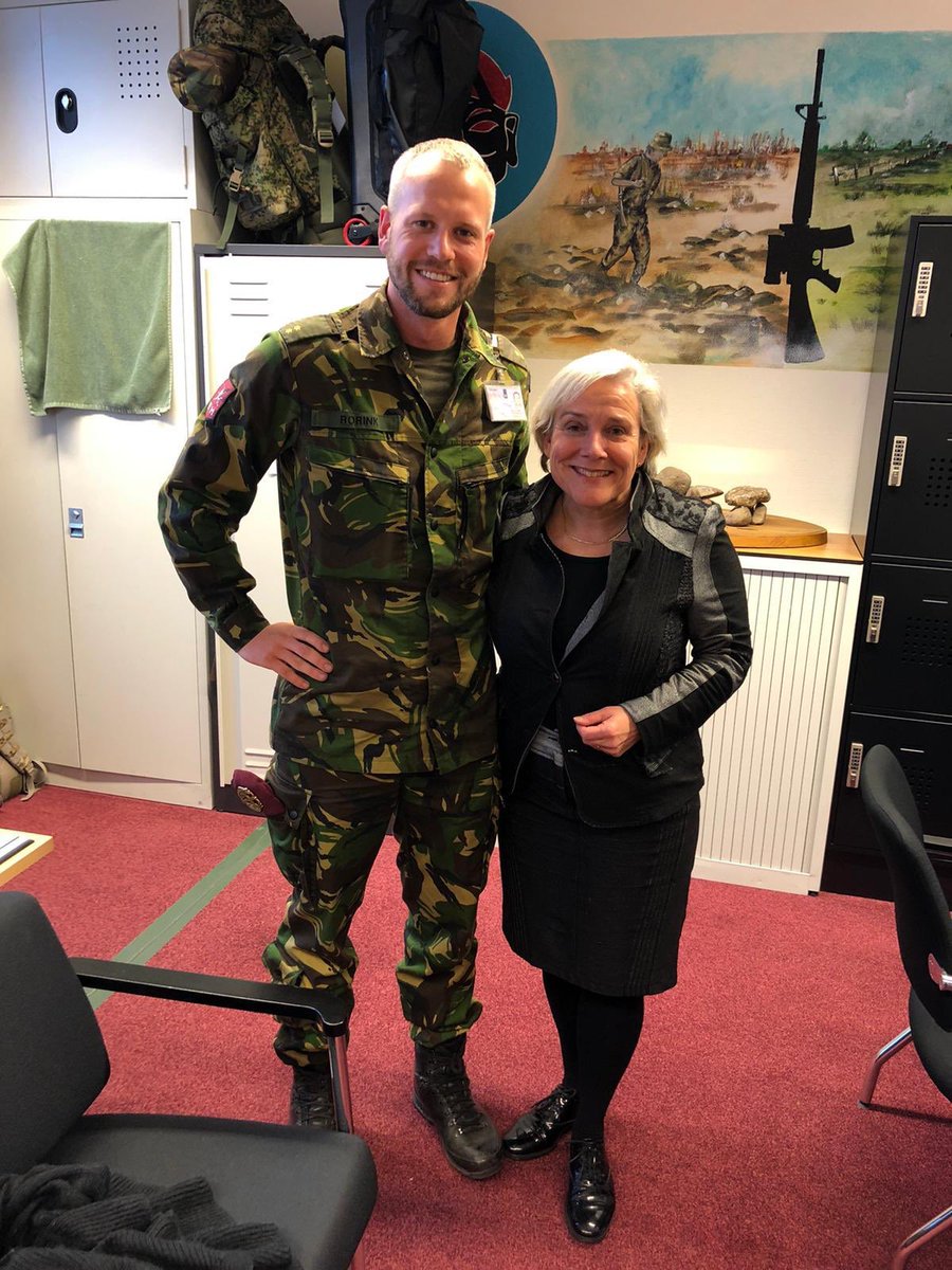 Ank Bijleveld On Twitter En Kijk Wie Ik Nog Meer In Oldenzaal Tegen Kom Stefan Van 11luchtmobiel Uit Assen Zag Er Bij Mijn Werkbezoek Onlangs Toch Anders Uit Maar Ik Natuurlijk Ook