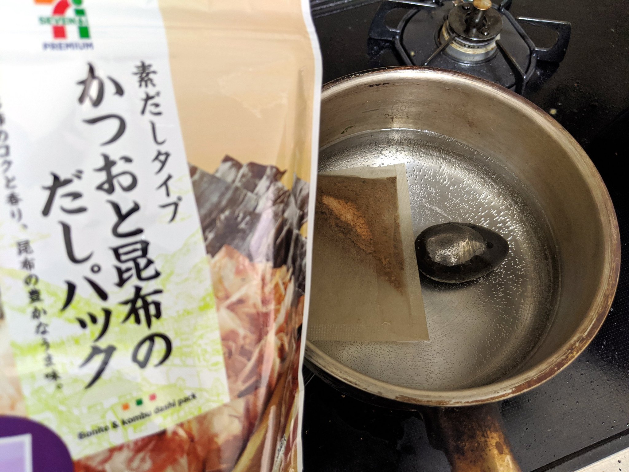 いこ 息子1y いこの離乳食仕込み 鉄分強化だし煮込みうどん作ったよ まずはひじき入りうどんと鉄玉子 T Co 4pqxbeemhv を用意する 鍋に無添加のだしパックと鉄玉子を入れてだしをとる だし汁でうどんを煮て 茹で上がったらみじん切りして冷凍 いこ 息子1y いこの離乳食仕込み 鉄分強化だし煮込みうどん作ったよ まずはひじき入りうどんと鉄玉子 T Co 4pqxbeemhv を用意する 鍋に無添加のだしパックと鉄玉子を入れてだしをとる だし汁でうどんを煮て 茹で上がったらみじん切りして冷凍