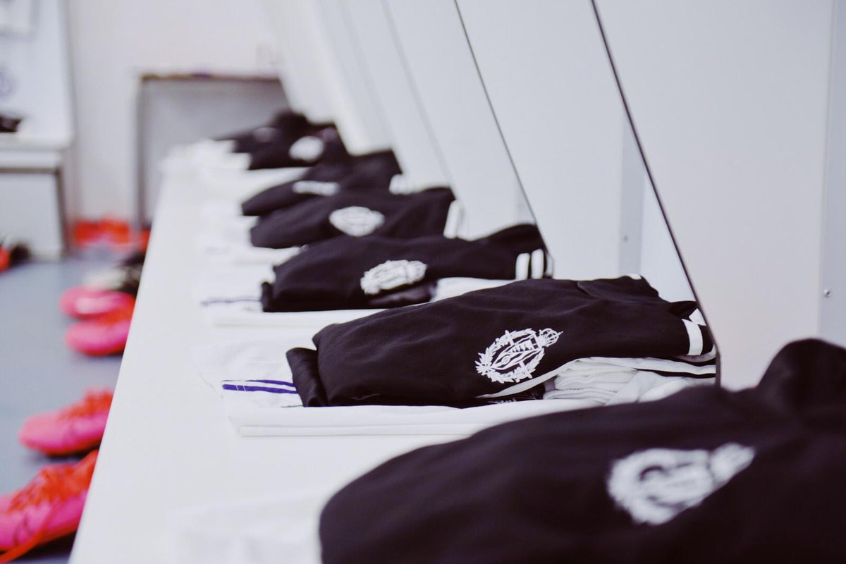 realvalladolid's tweet photo. 👌🏻💜 ¡El vestuario local de Zorrilla ya espera a los nuestros!

#pucela #RealValladolidEspanyol https://t.co/cizKU8sVjX