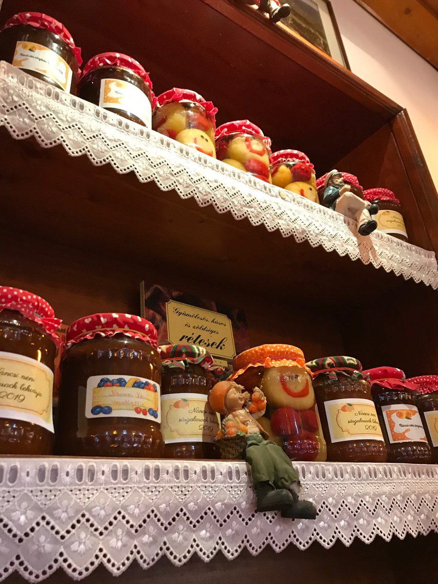 JayDaMasta's tweet image. #2év (@ Náncsi Néni Vendéglője in Budapest) swarmapp.com/c/jMTcF9UcN5C