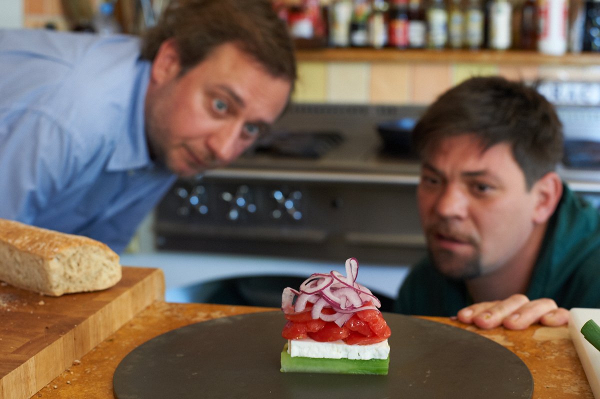 NutriCulinary's tweet photo. Mittwoch gibts den neuen NutriCulinary-Newsletter! Mit: Tim Mälzer, Kitchen Impossible und der Geschichte zum Foto, einer Suppe die aus Steinen gekocht wird, einem Foodfoto-Basis-Kurs, Musik für die Küche und Knaller-Verlosungen: https://t.co/j977bfD5Es. https://t.co/C11N8V27gB