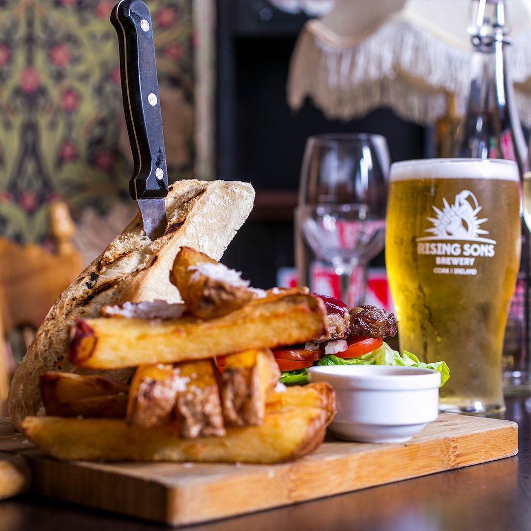 ArthurMaynesD4's tweet photo. A huge game today at 3:00PM, we're not sure there's any better way to take it in than with a pint of Sunbeam and a hefty steak sandwich! https://t.co/EVBhC6PCfr