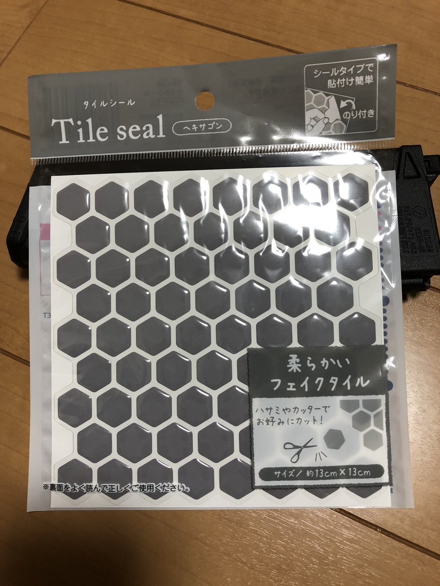 tk23_skb's tweet photo. セリアで見て、ピンときて買ったみた。で、試しにペッタンしたが、
やっぱり俺の目測は正しかった。（笑）
#HEXMAG https://t.co/SytfjmDX2m