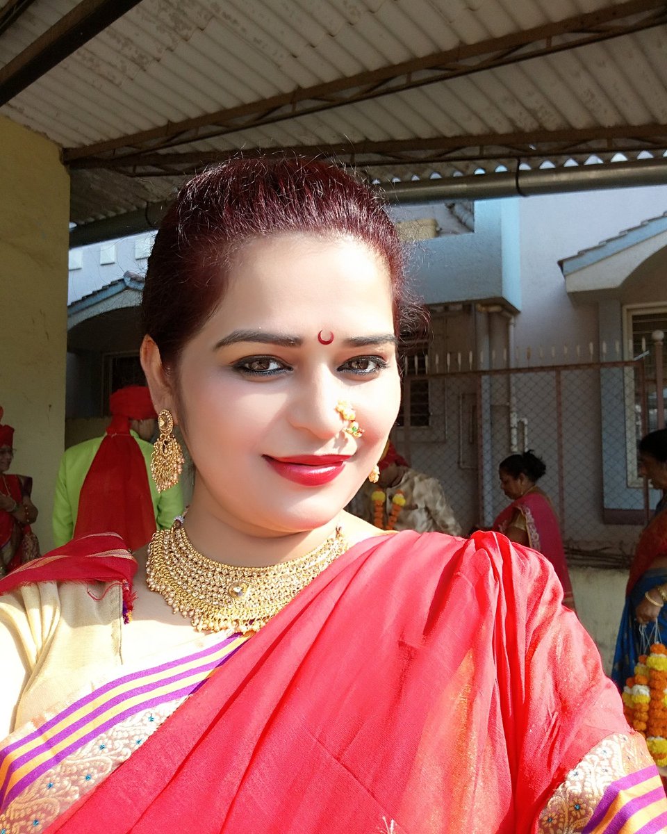 diBhagyashri's tweet photo. वरातीची लगबग... #16feb2020 #SidShikakiwedding #thebigfatindianwedding #marathi #nauwari https://t.co/2tKjMjfmpi