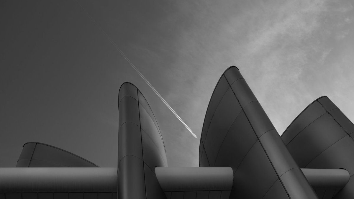 PhotobyJW's tweet photo. Thank you to the staff @HuddersfieldUni for allowing us to shoot on your campus yesterday, hope to come back in the future if possible #architecture #bnwphotography #LookUp #planetstream https://t.co/scYTPyAKjA